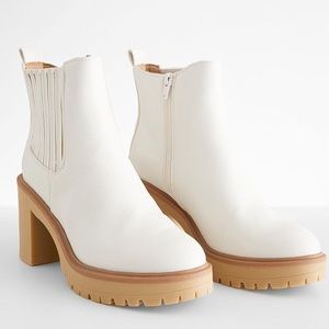 DV by Dolce Vita Jetta Ankle Boot white tan women’s 10M heel chunky NEW pull on